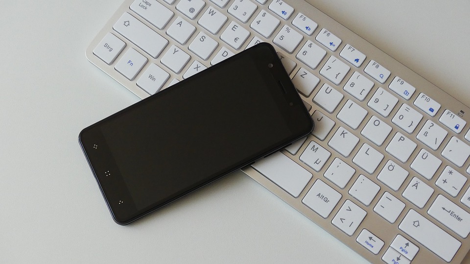 Obal na Huawei P30 Lite může být ve tvaru kapesního zápisníku